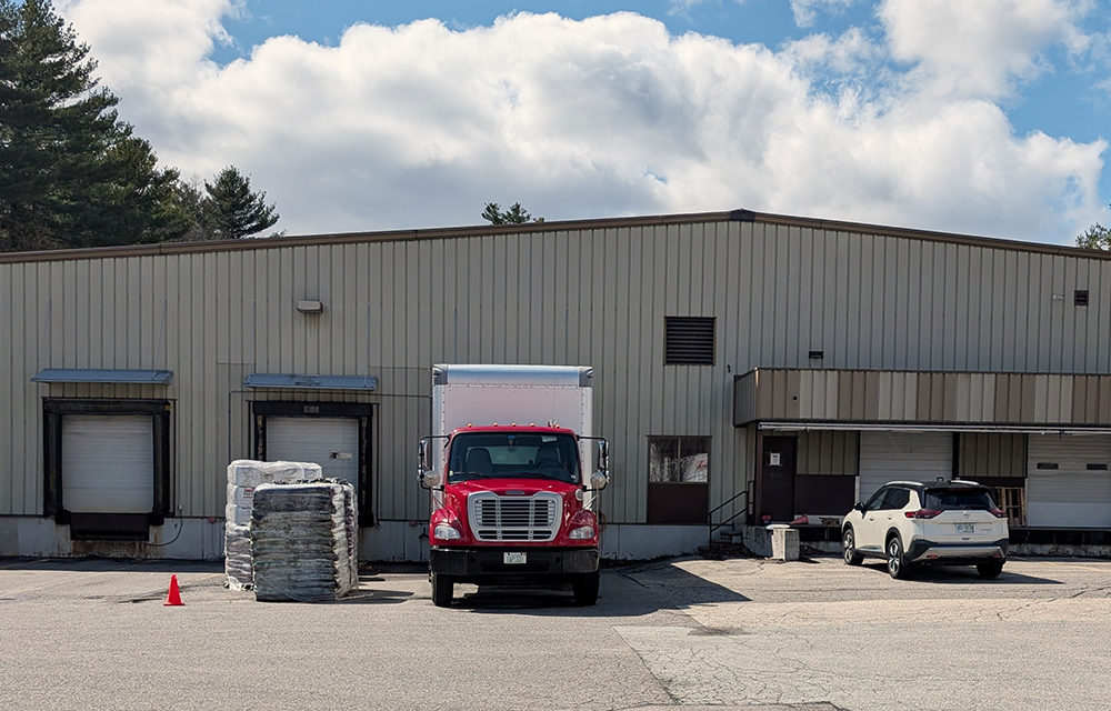 Hirsch & Company represents Standard Hardware Distributors in 43,000 s/f sale